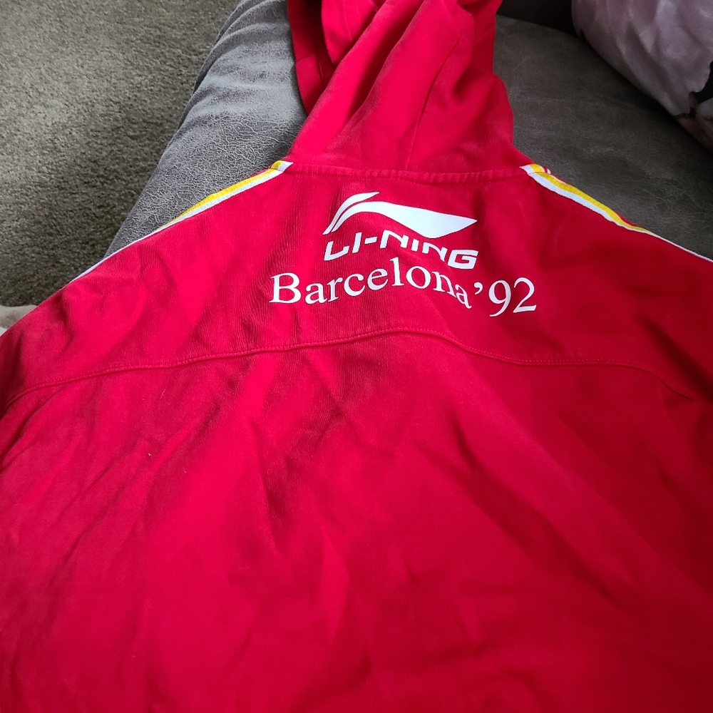 Hooded sweatshirt front zipper size small red